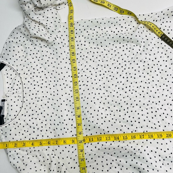 Lafayette 148 New York 100% silk top size M 3/4 ruffle sleeves - Picture 5 of 8